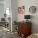 Cosy 2 Bedroom Home Sleeps 5 St Helens, Liverpool Contractors Welcome