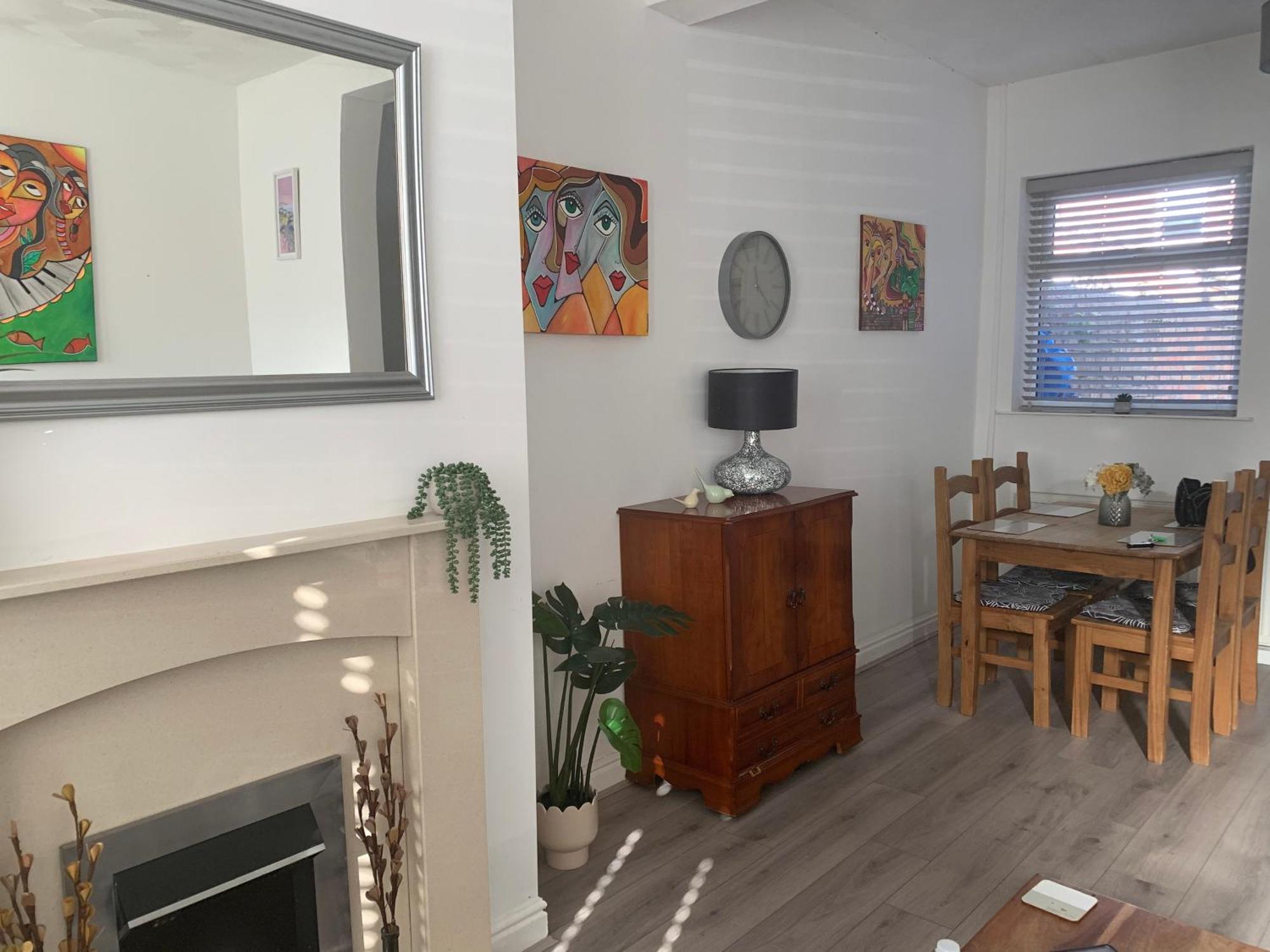 Holiday home Cosy 2 Bedroom Sleeps 5 St Helens, Contractors Welcome